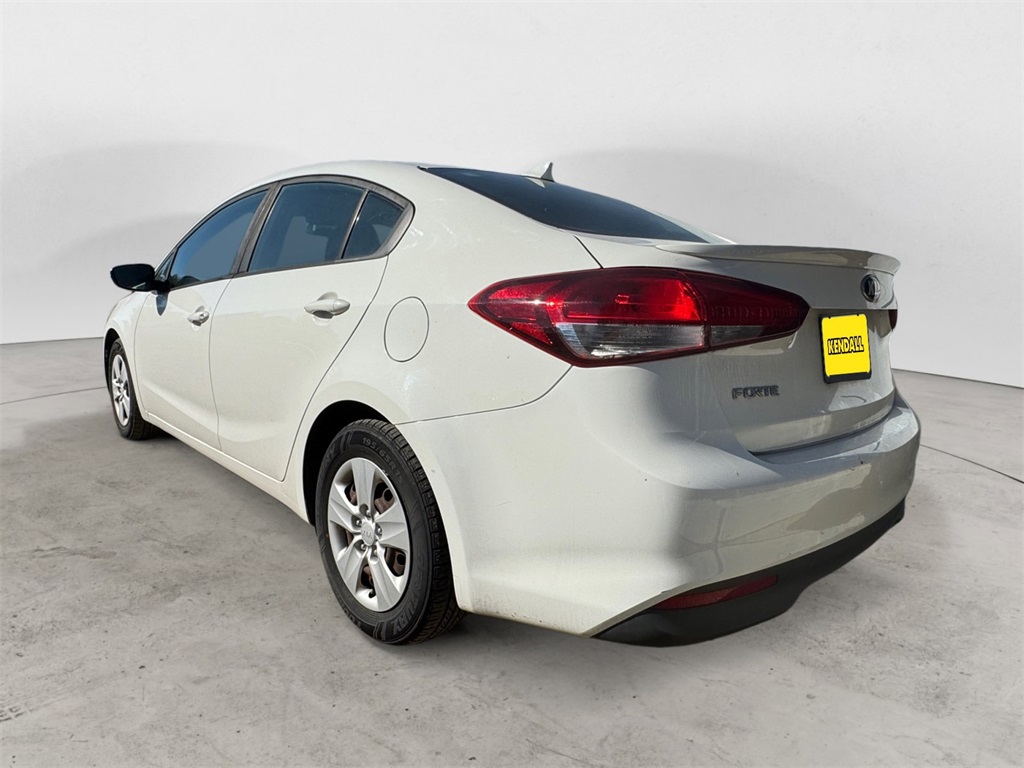 2017 Kia Forte LX Base photo 3
