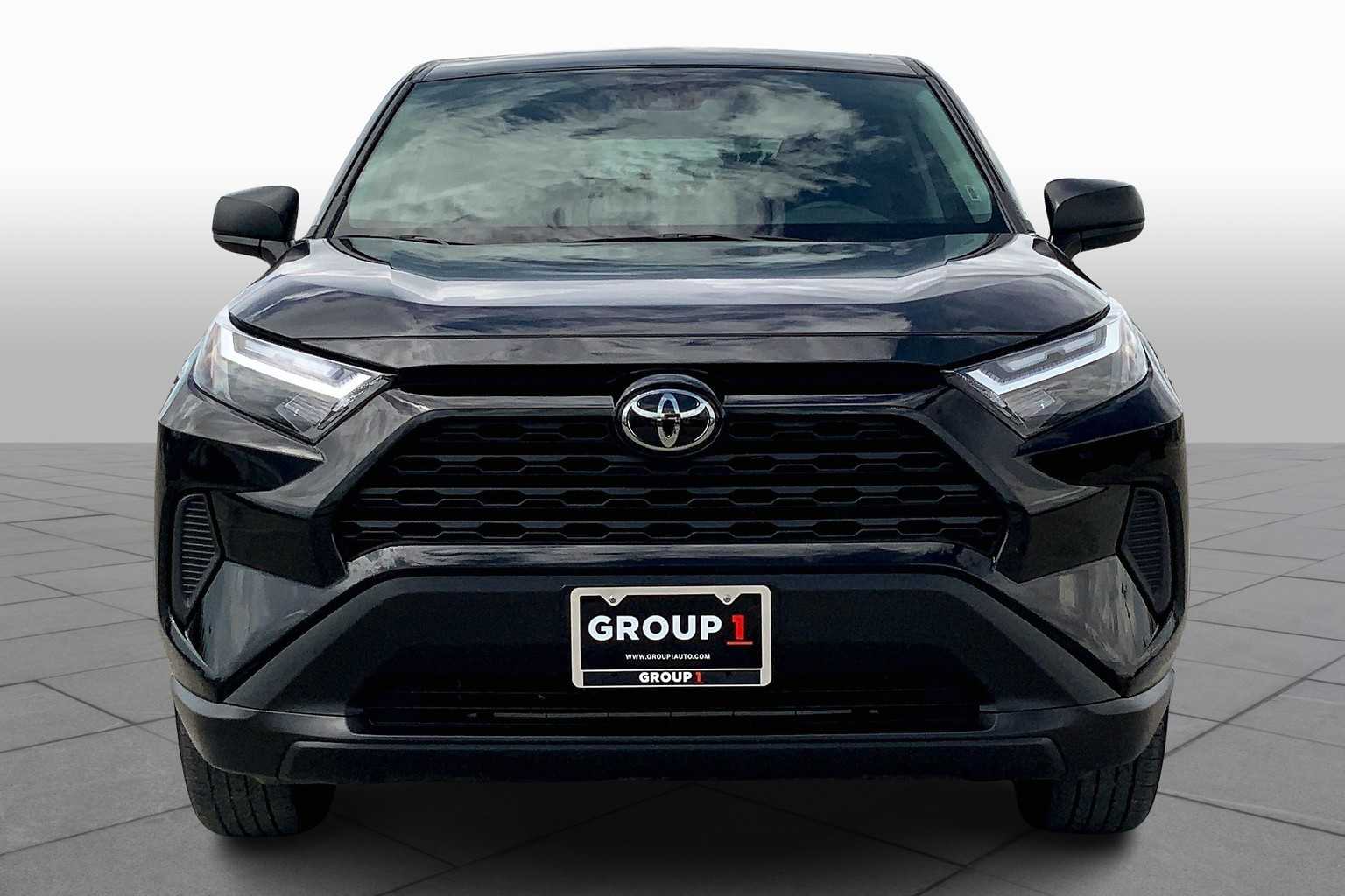 2024 Toyota RAV4 LE photo 3