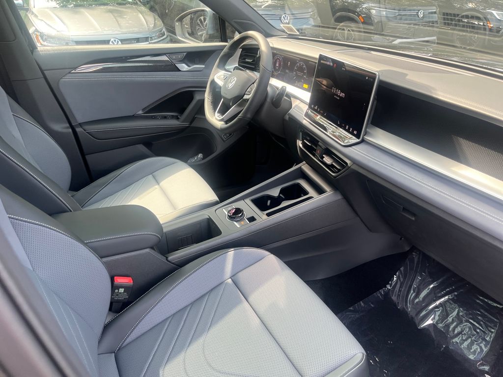 2025 Volkswagen Tiguan SE R-Line Black photo 18