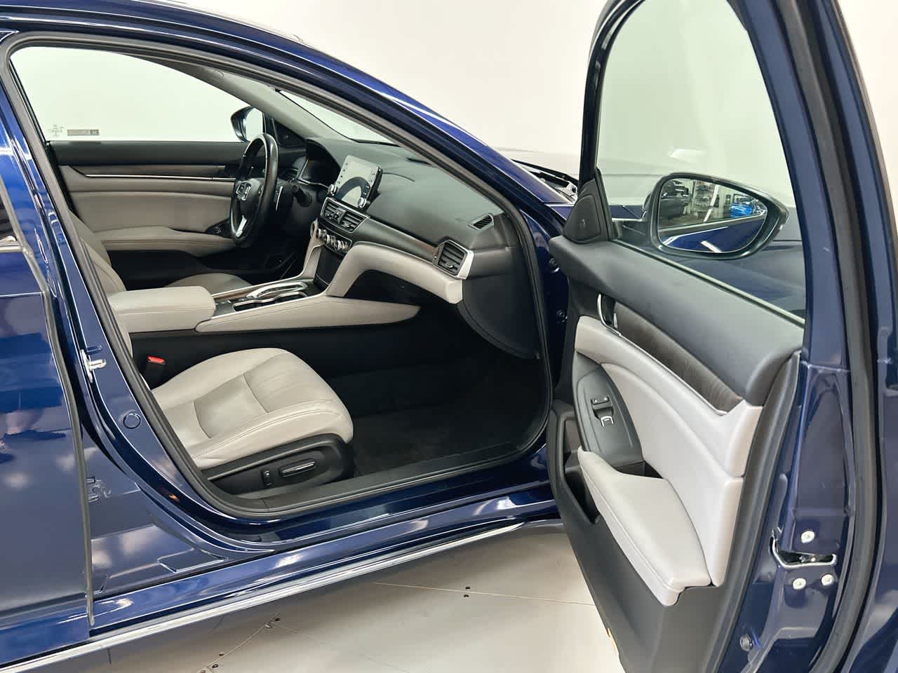 2020 Honda Accord Hybrid EX-L photo 19