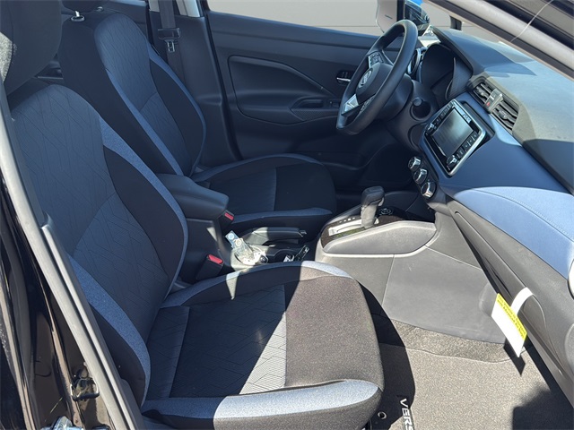 2025 Nissan Versa 1.6 SV photo 10