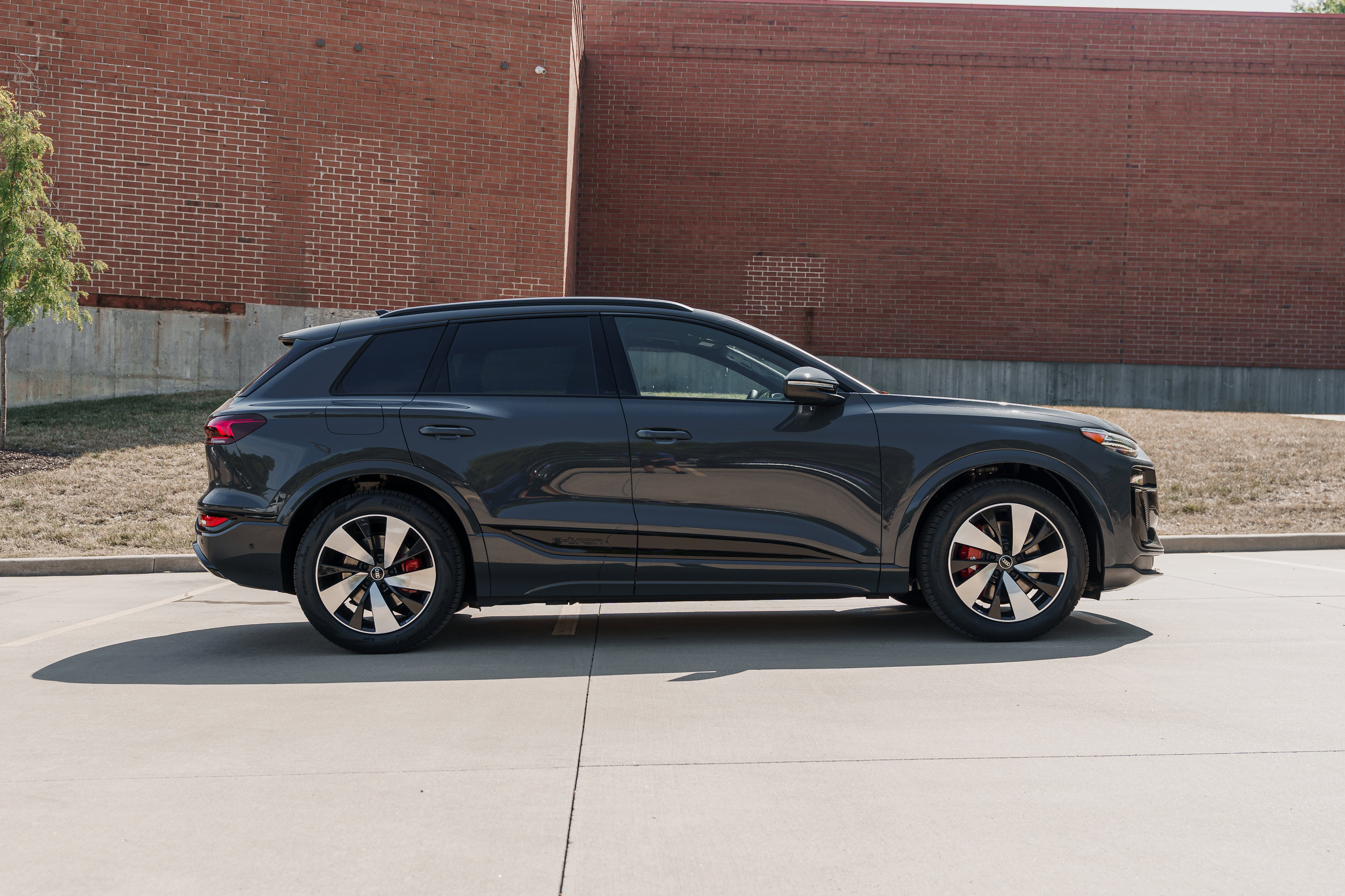 2025 Audi SQ6 photo 3