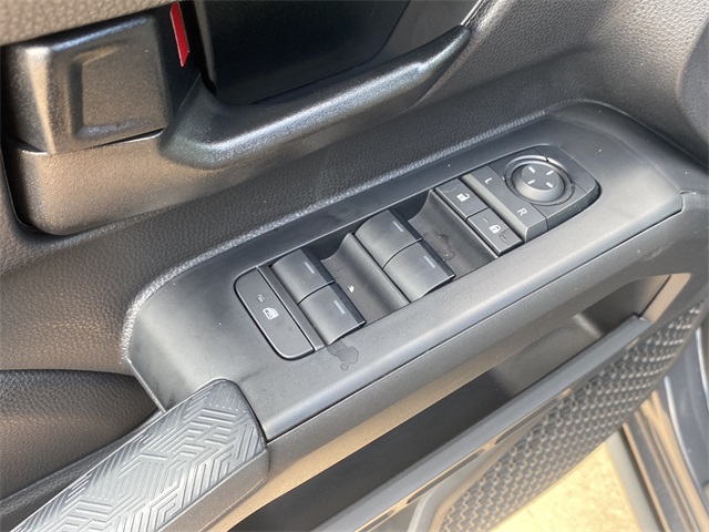 2025 Toyota Tacoma SR5 4x4 Double Cab photo 16