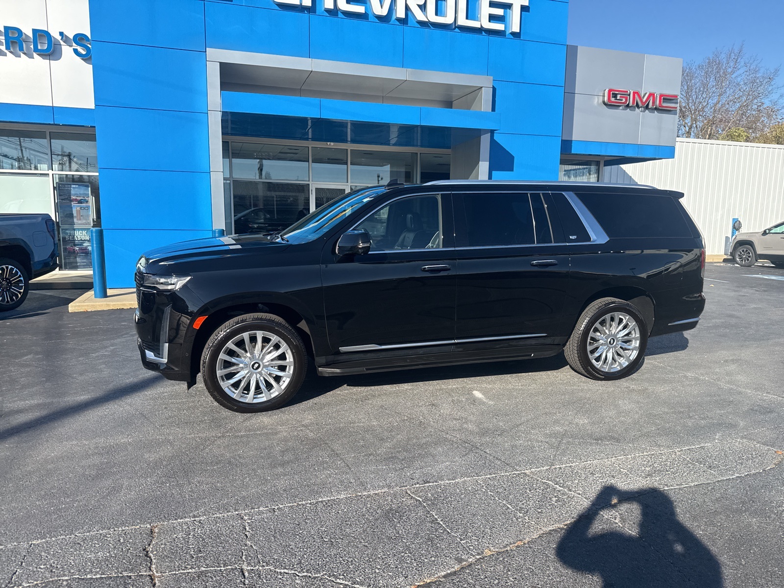 2022 Cadillac Escalade ESV Premium Luxury photo 3