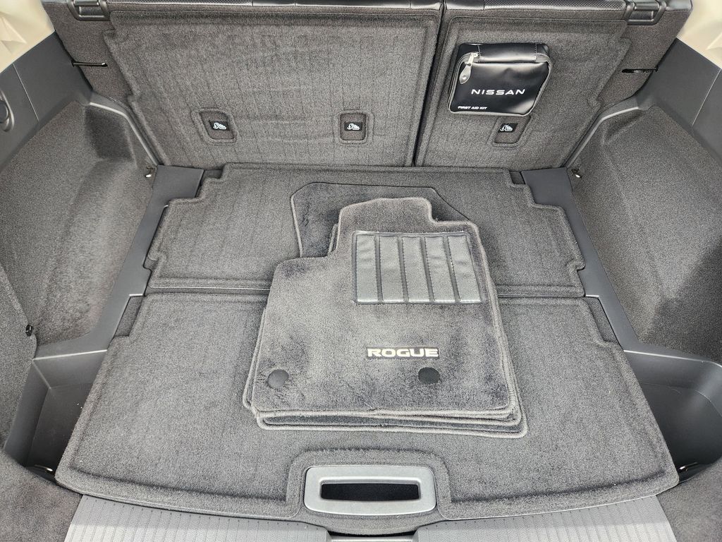 2022 Nissan Rogue Platinum photo 3