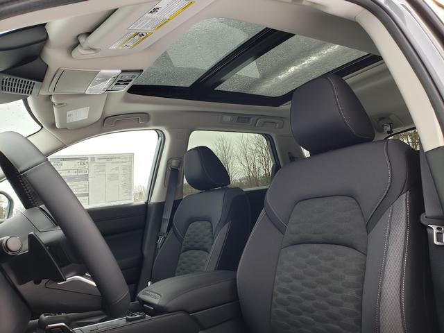2025 Nissan Pathfinder SV photo 21
