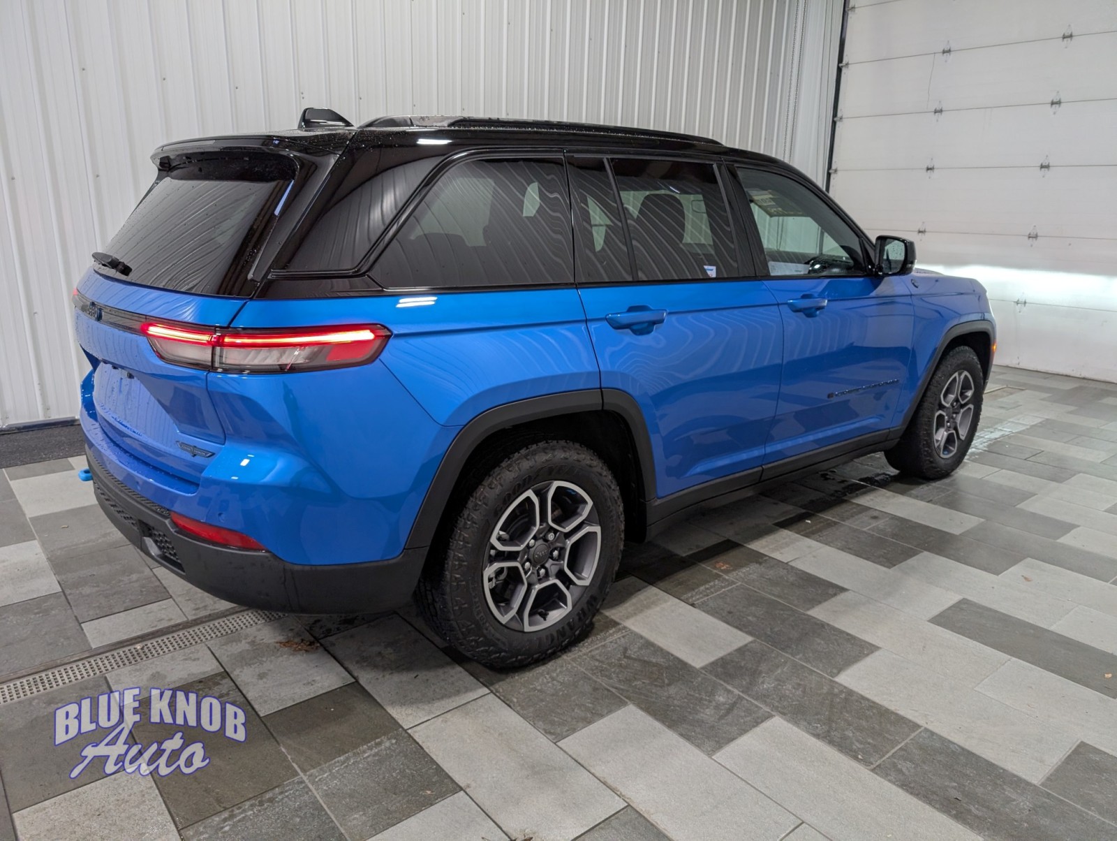 2022 Jeep Cherokee Trailhawk 4xe photo 3