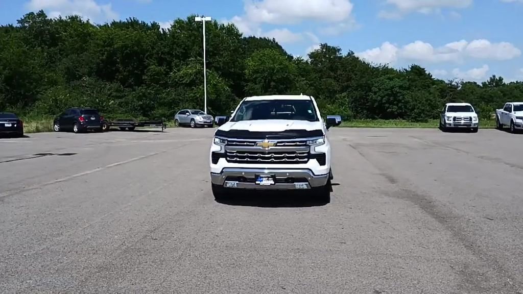 2025 Chevrolet Silverado 1500 LTZ photo 3