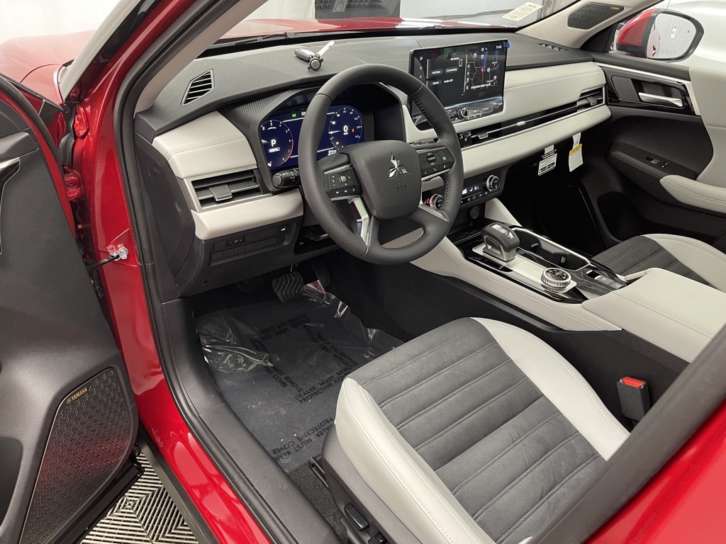 2025 Mitsubishi Outlander SE photo 15