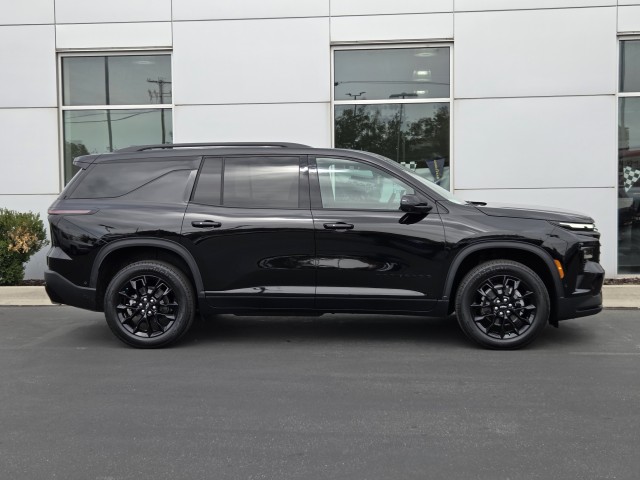 2026 Chevrolet Traverse photo 2
