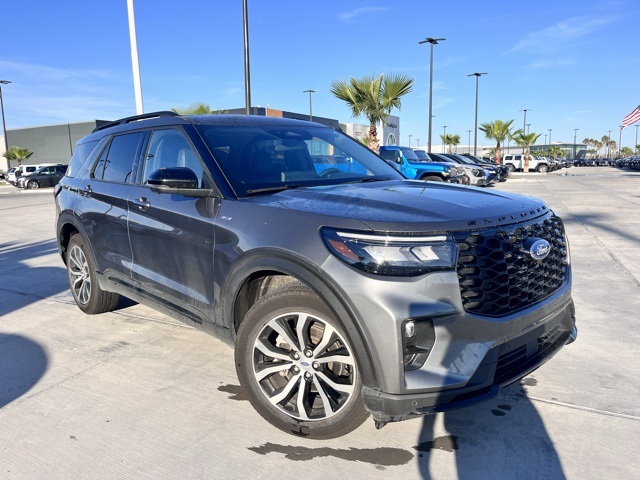 2025 Ford Explorer ST-LINE's photo