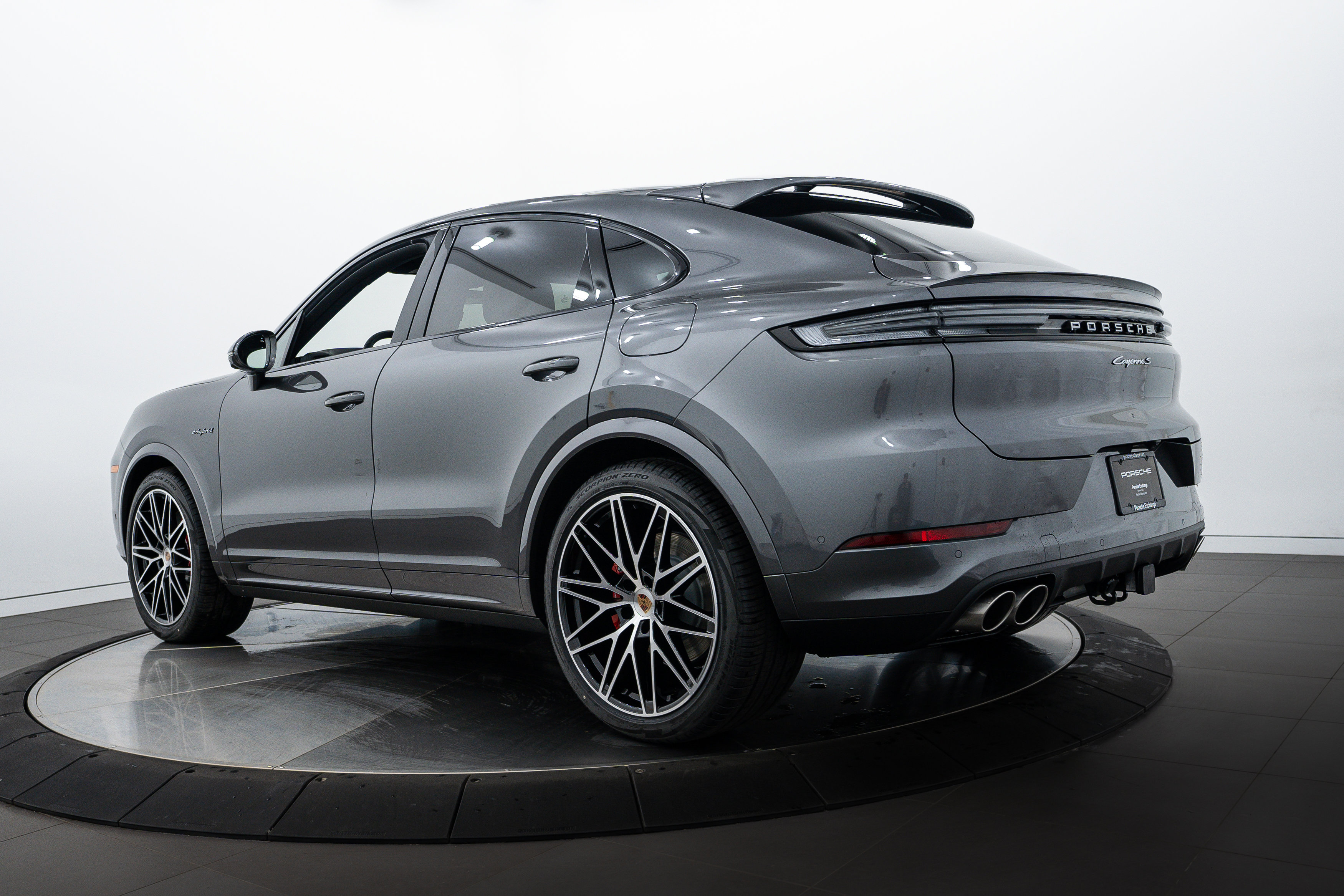 2025 Porsche Cayenne S E-Hybrid Coupe photo 3