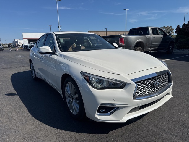 2024 Infiniti Q50 LUXE photo 2