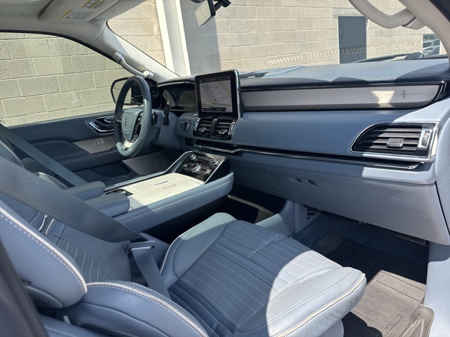2018 Lincoln Navigator Black Label photo 28