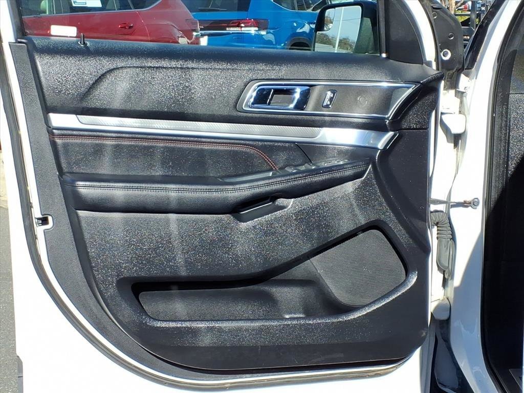 2018 Ford Explorer Sport photo 3