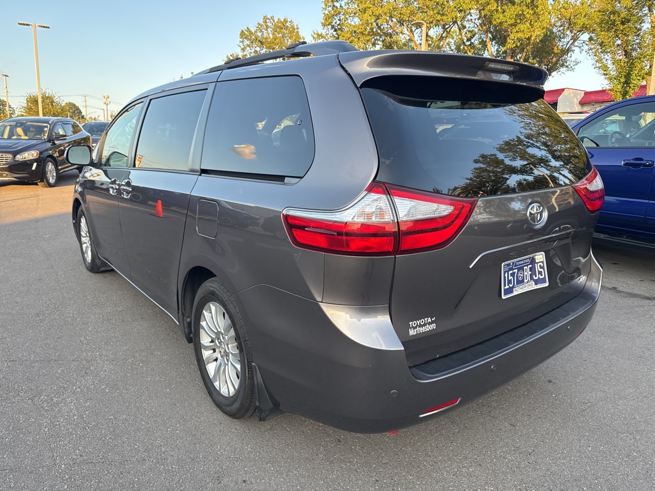 2016 Toyota Sienna L photo 2