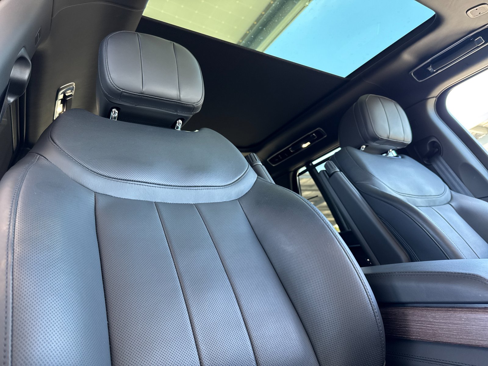 2023 Land Rover Range Rover Autobiography photo 19