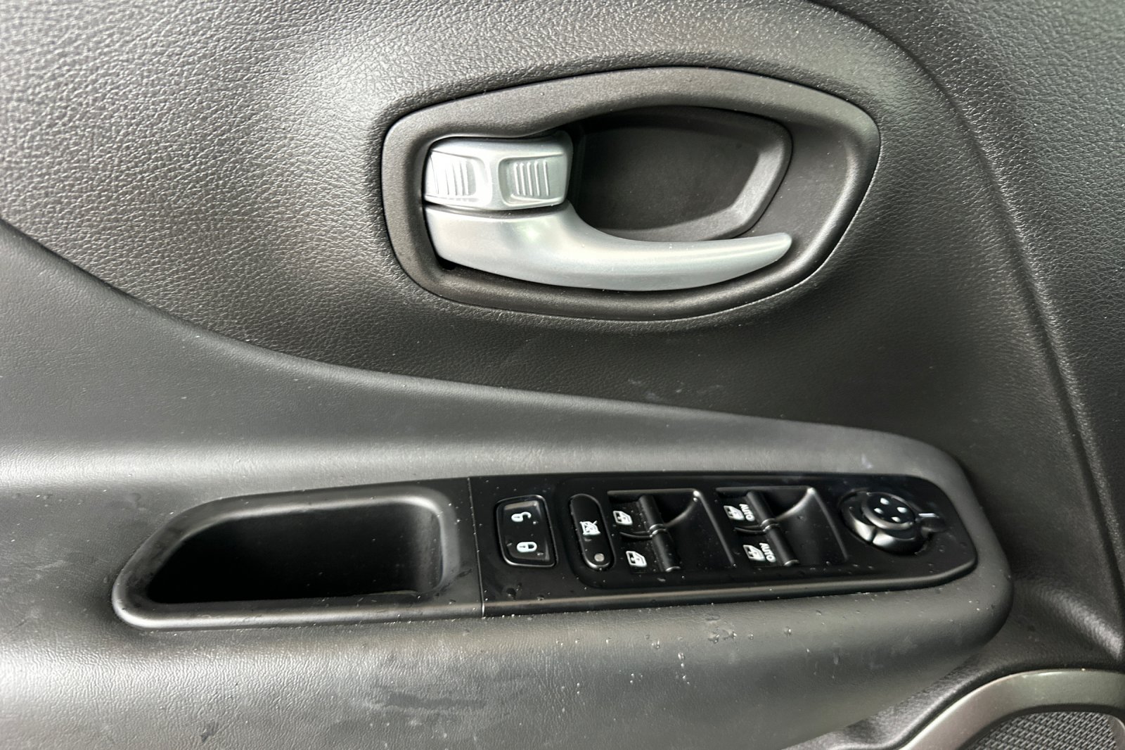 2023 Jeep Renegade Latitude Upland photo 10