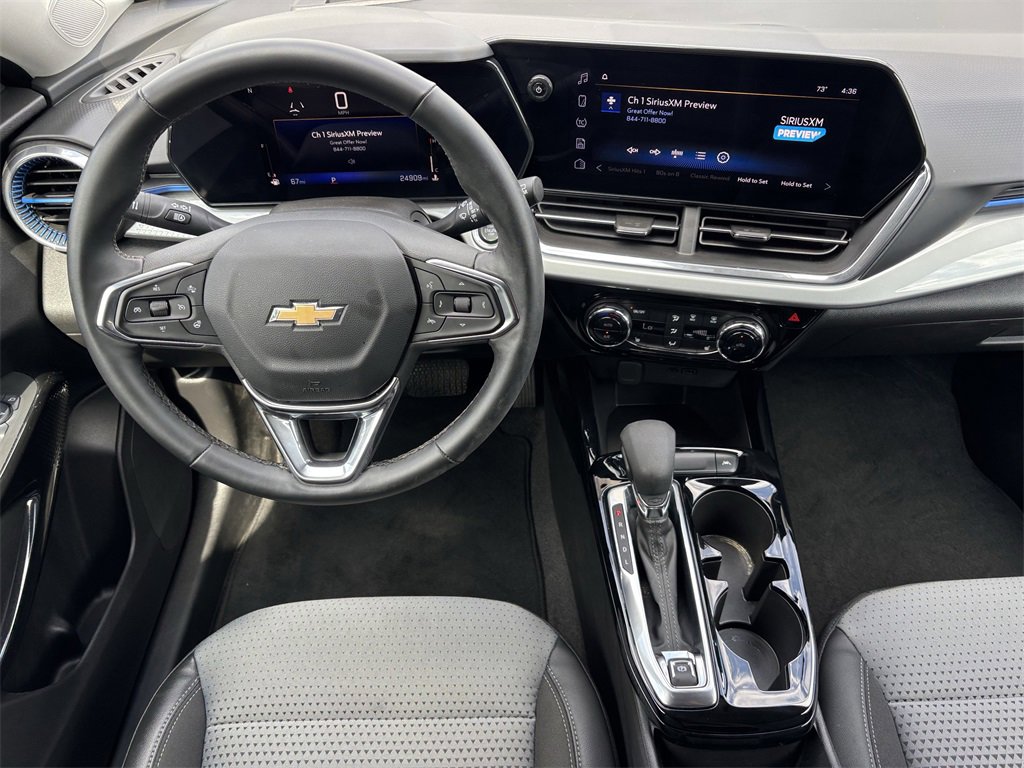 2025 Chevrolet Trax LT photo 3