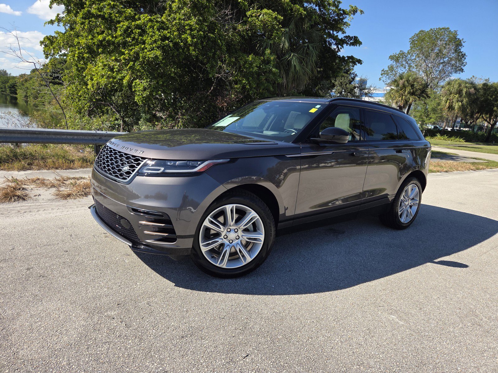 2023 Land Rover Range Rover Velar S's photo