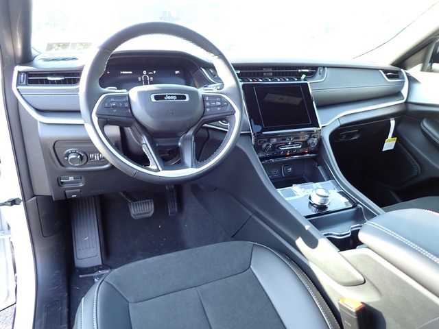 2025 Jeep Grand Cherokee Altitude X photo 13