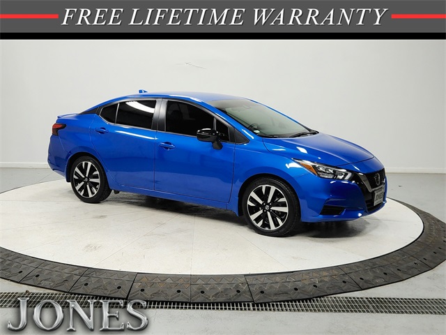 2022 Nissan Versa Sedan SR's photo