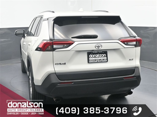 2021 Toyota RAV4 XLE Premium photo 3