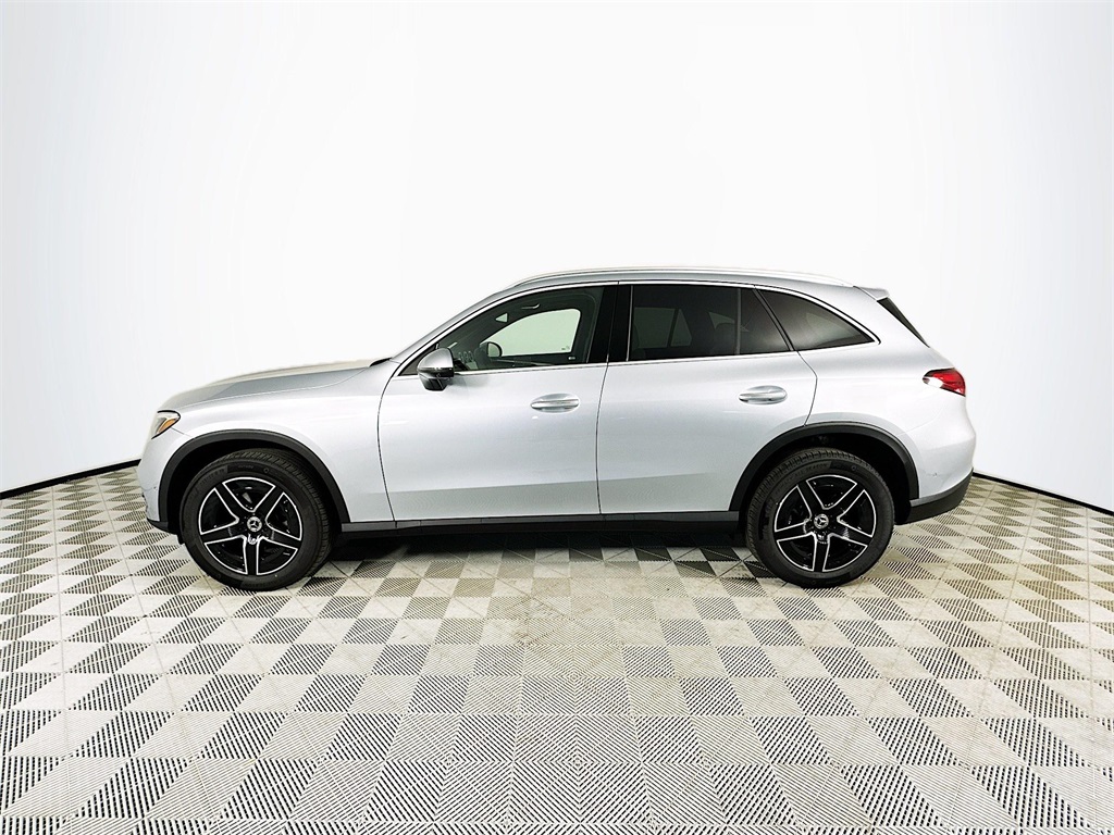 2026 Mercedes Benz GLC 300 4MATIC photo 4