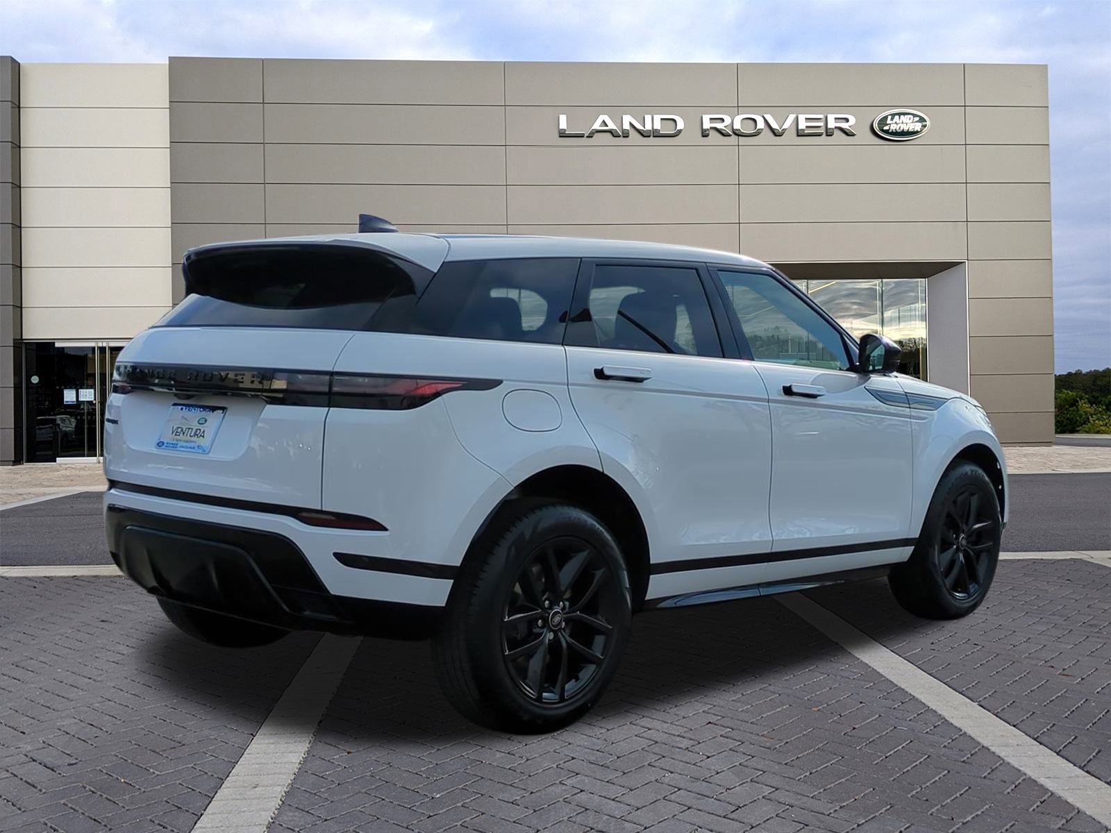 2026 Land Rover Range Rover Evoque Dynamic SE photo 4