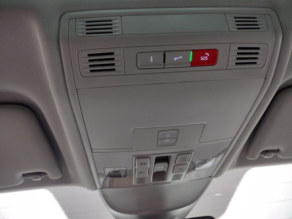 2025 Volkswagen Taos SE photo 23