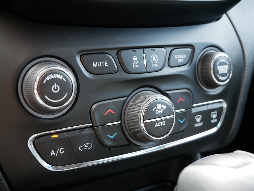 2021 Jeep Cherokee Limited photo 19