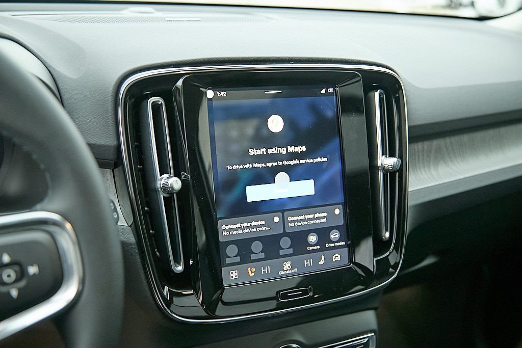 2026 VOLVO XC40 - Image 15