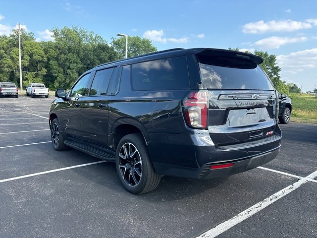 2023 Chevrolet Suburban RST photo 3