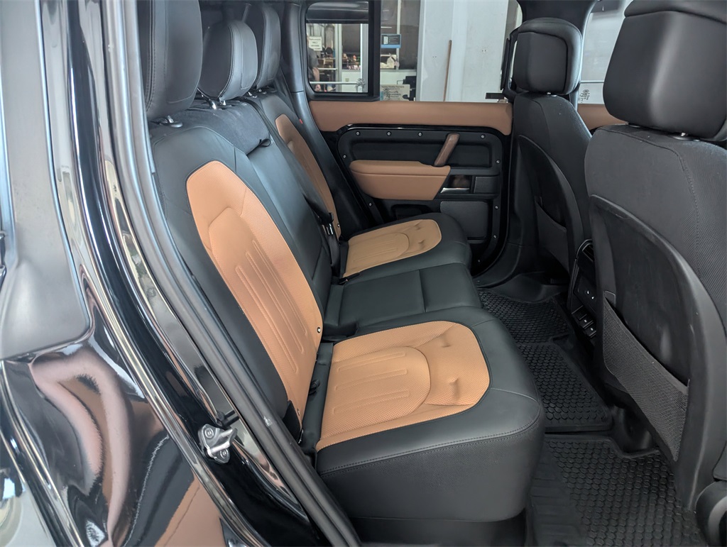 2023 Land Rover Defender 110 photo 30