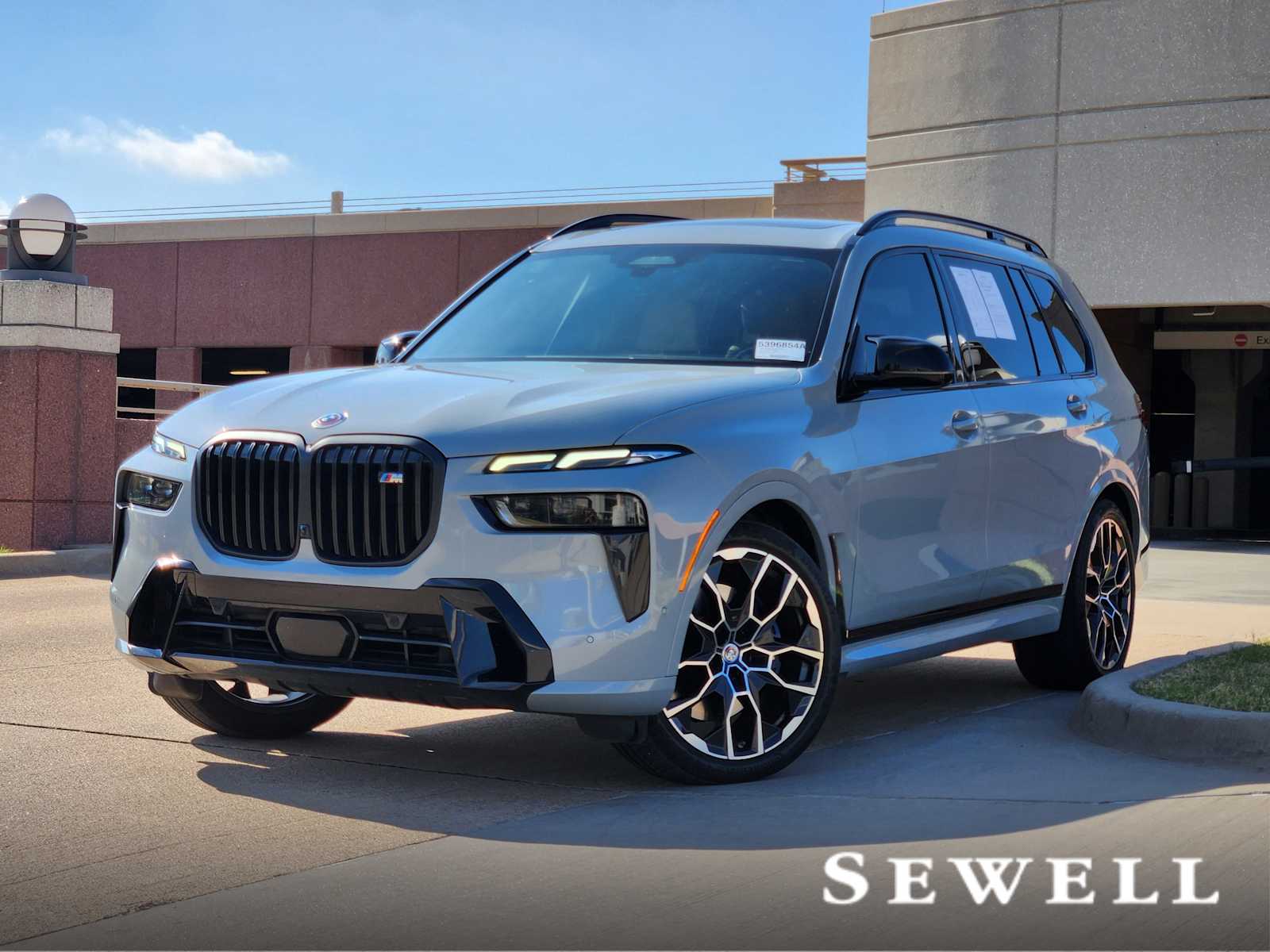 2023 BMW X7 M60i's photo