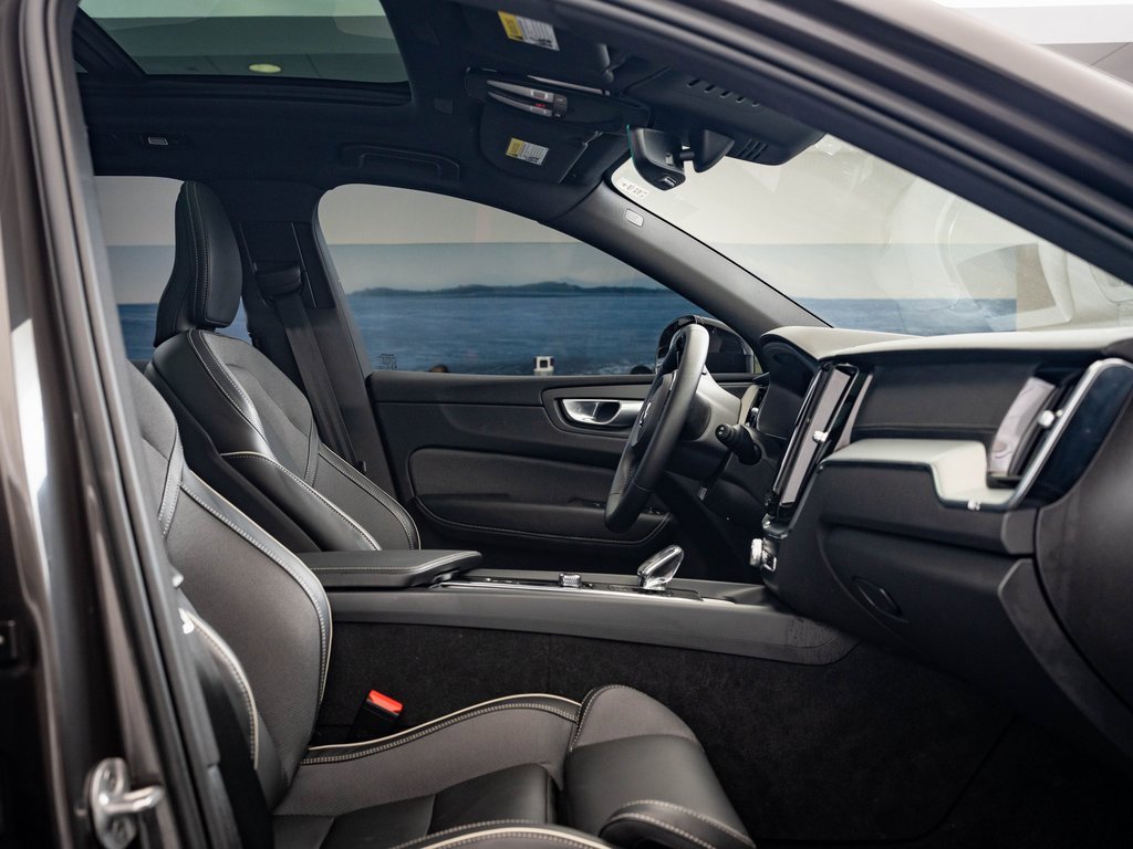 2024 Volvo XC60 Recharge Hybrid Ultimate photo 40