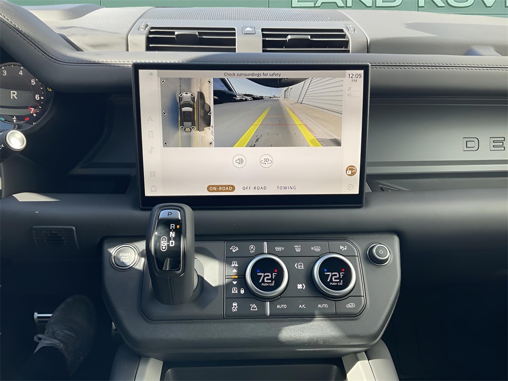 2025 Land Rover Defender 110 V8 photo 9