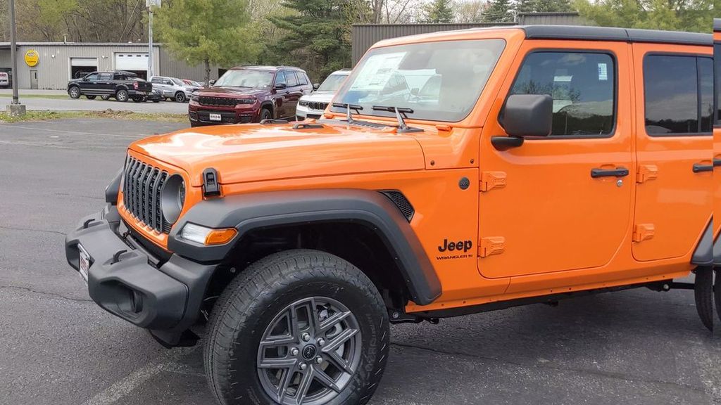 2025 Jeep Wrangler Sport S photo 4