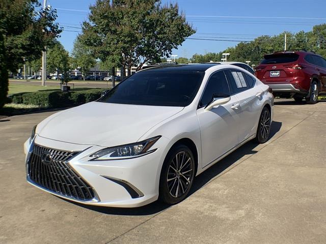 2025 Lexus ES 350's photo