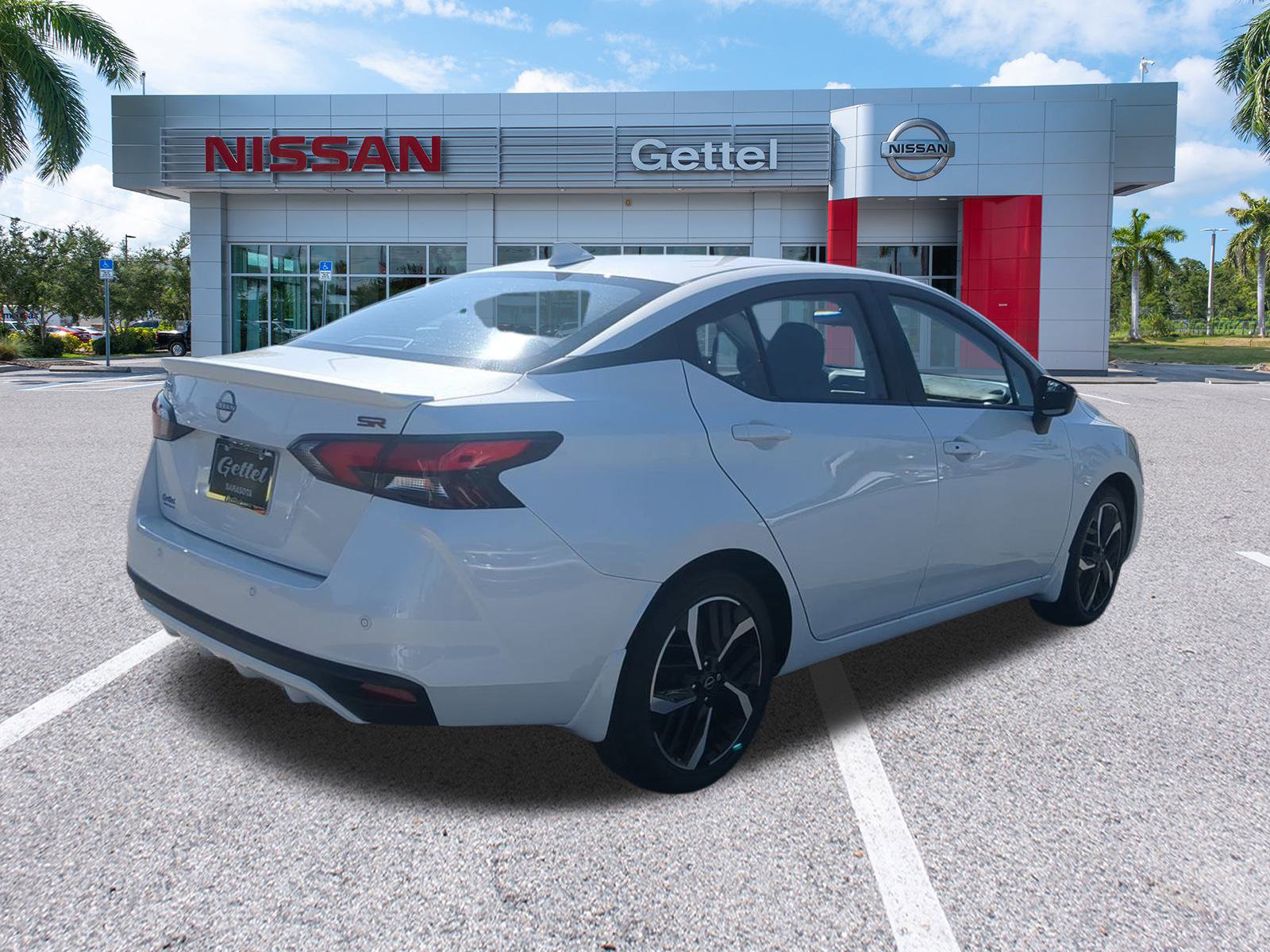 2025 Nissan Versa SR photo 4