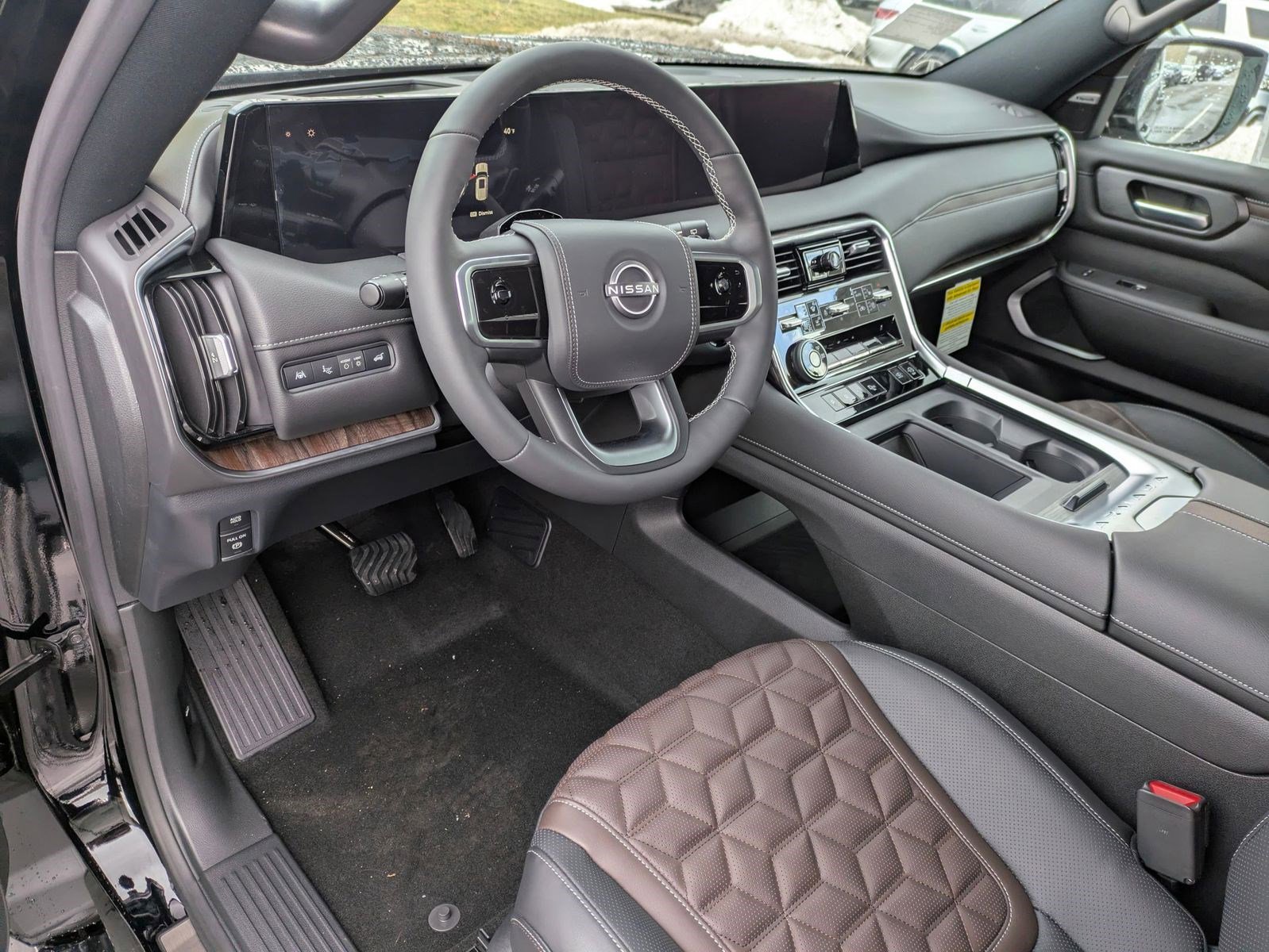 2025 Nissan Armada Platinum Reserve photo 3