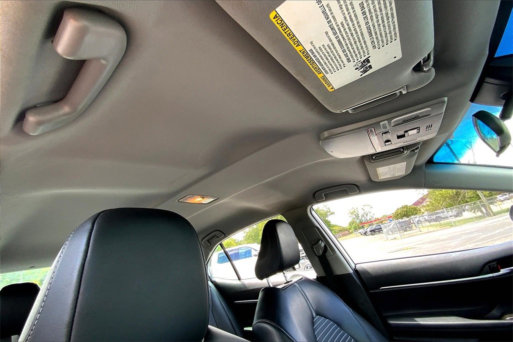 2021 Toyota Camry SE photo 21