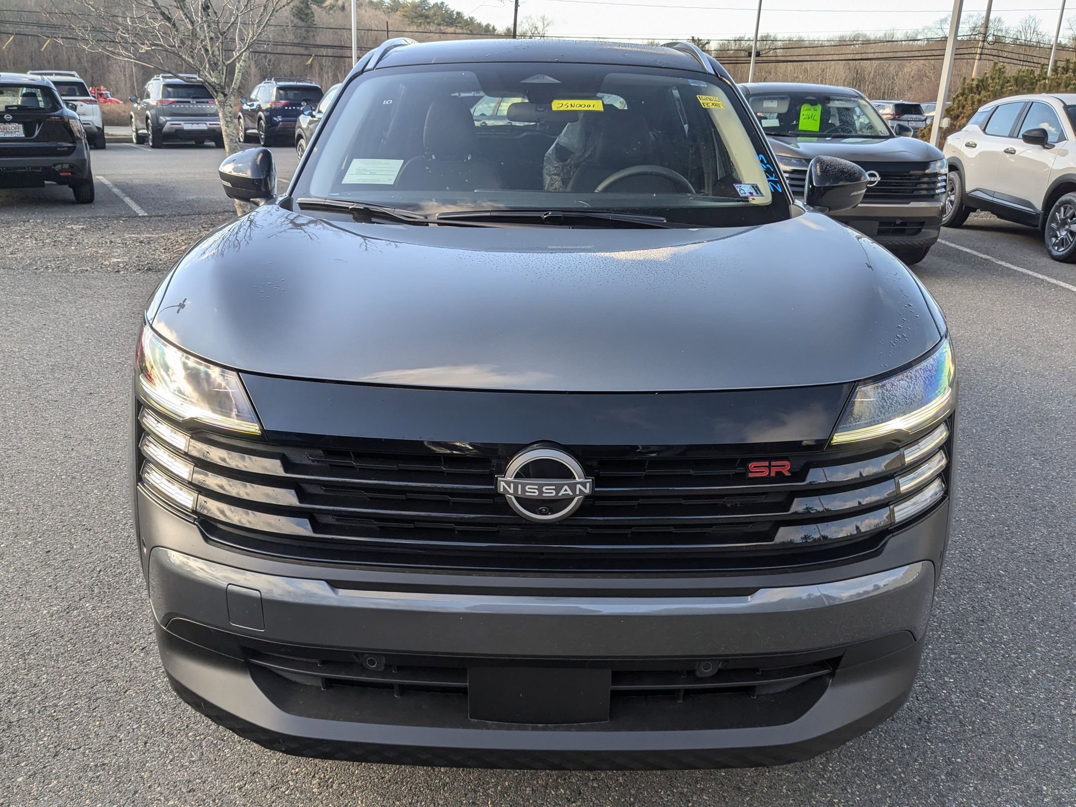 2025 Nissan Kicks SR photo 2