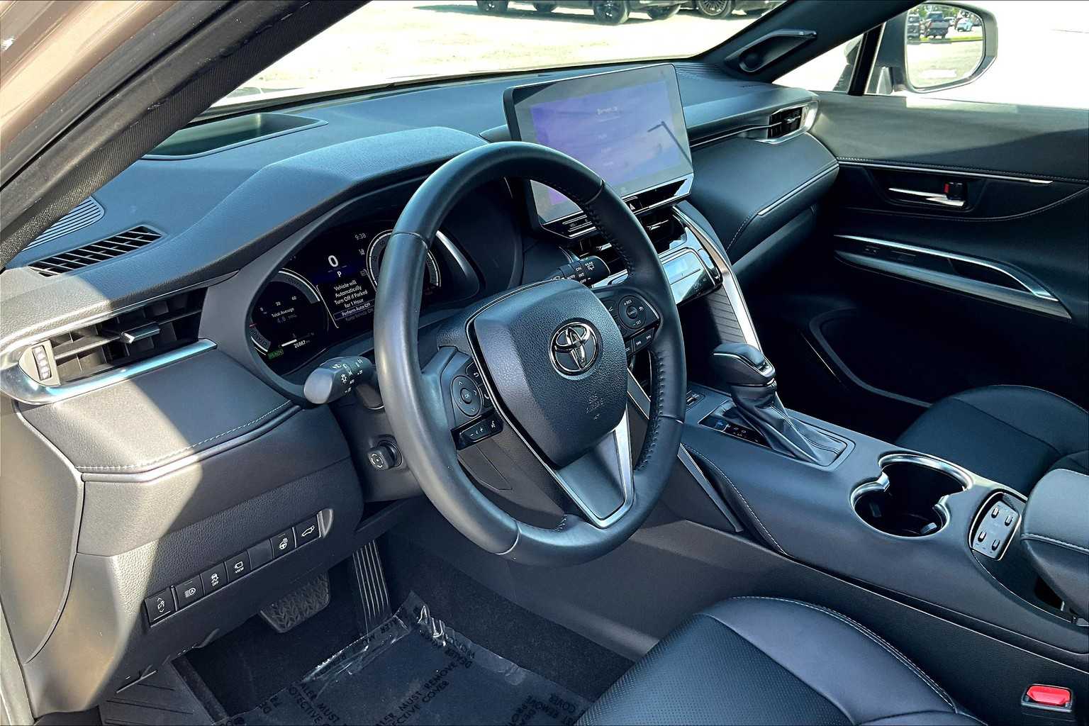 2023 Toyota Venza Limited photo 7