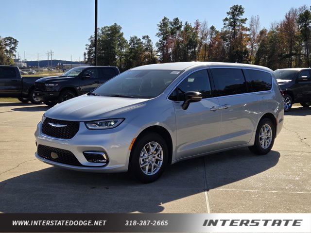 2026 Chrysler Pacifica Select's photo