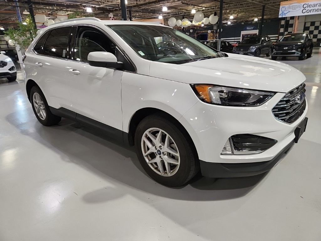 2022 Ford Edge SEL photo 3