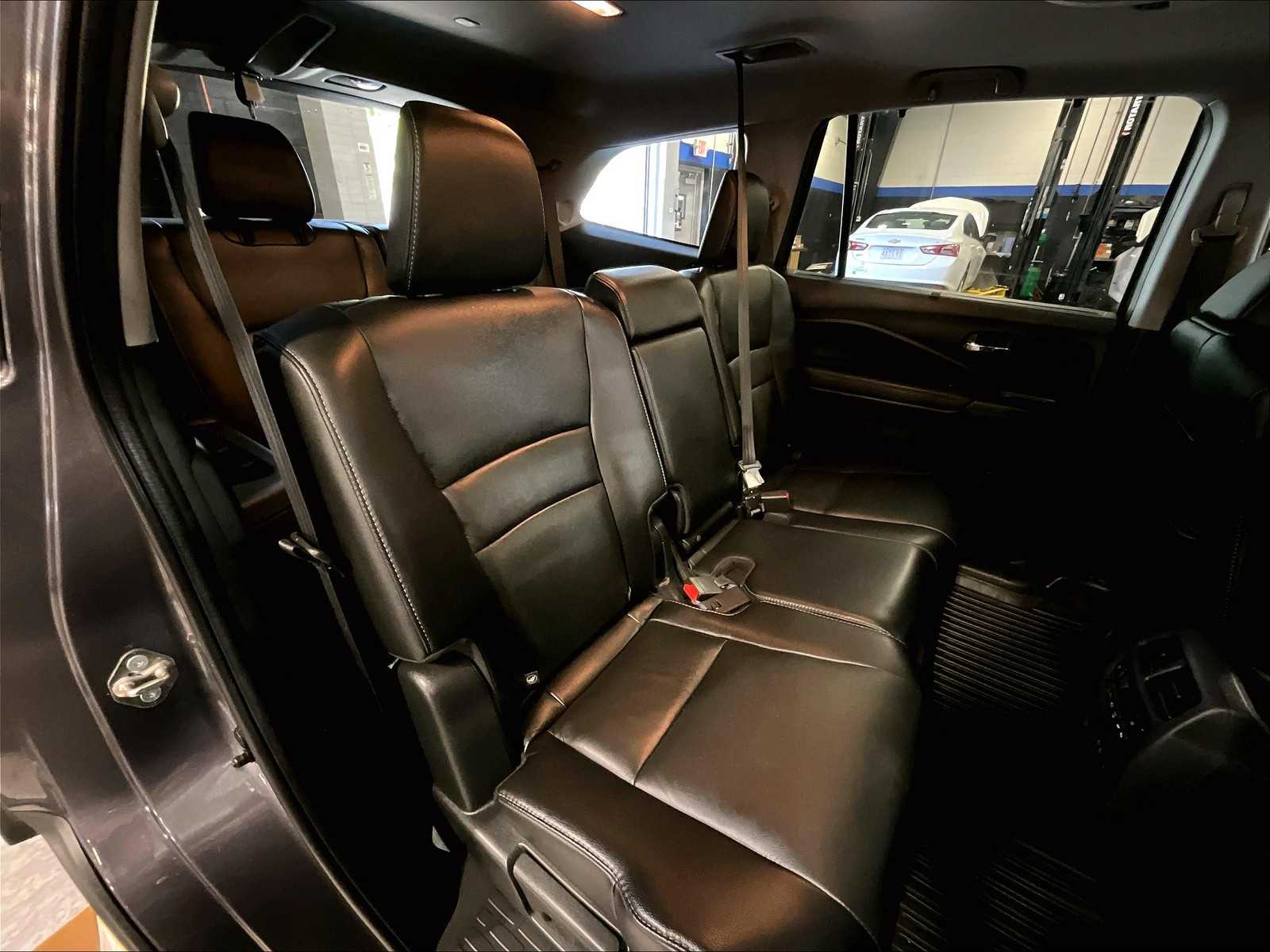 2020 Honda Pilot Touring photo 16