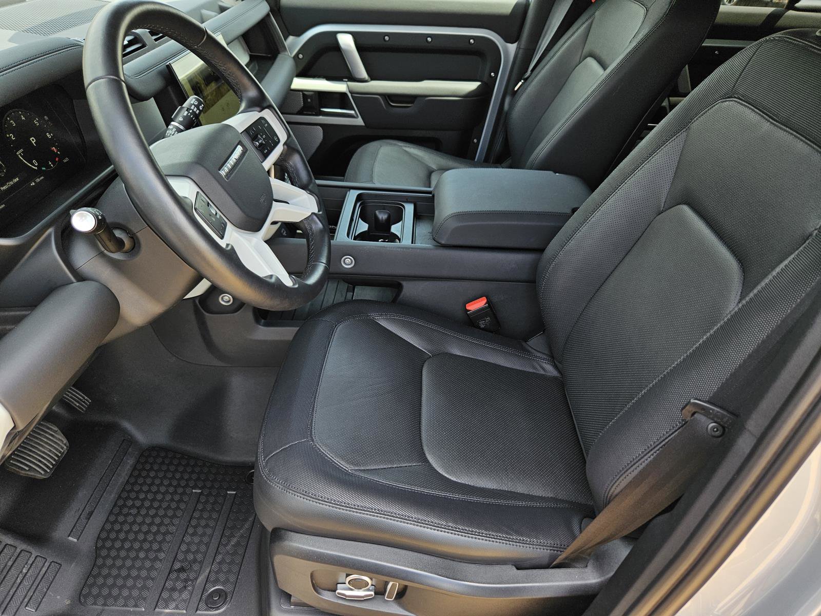 2024 Land Rover Defender X-Dynamic SE photo 24