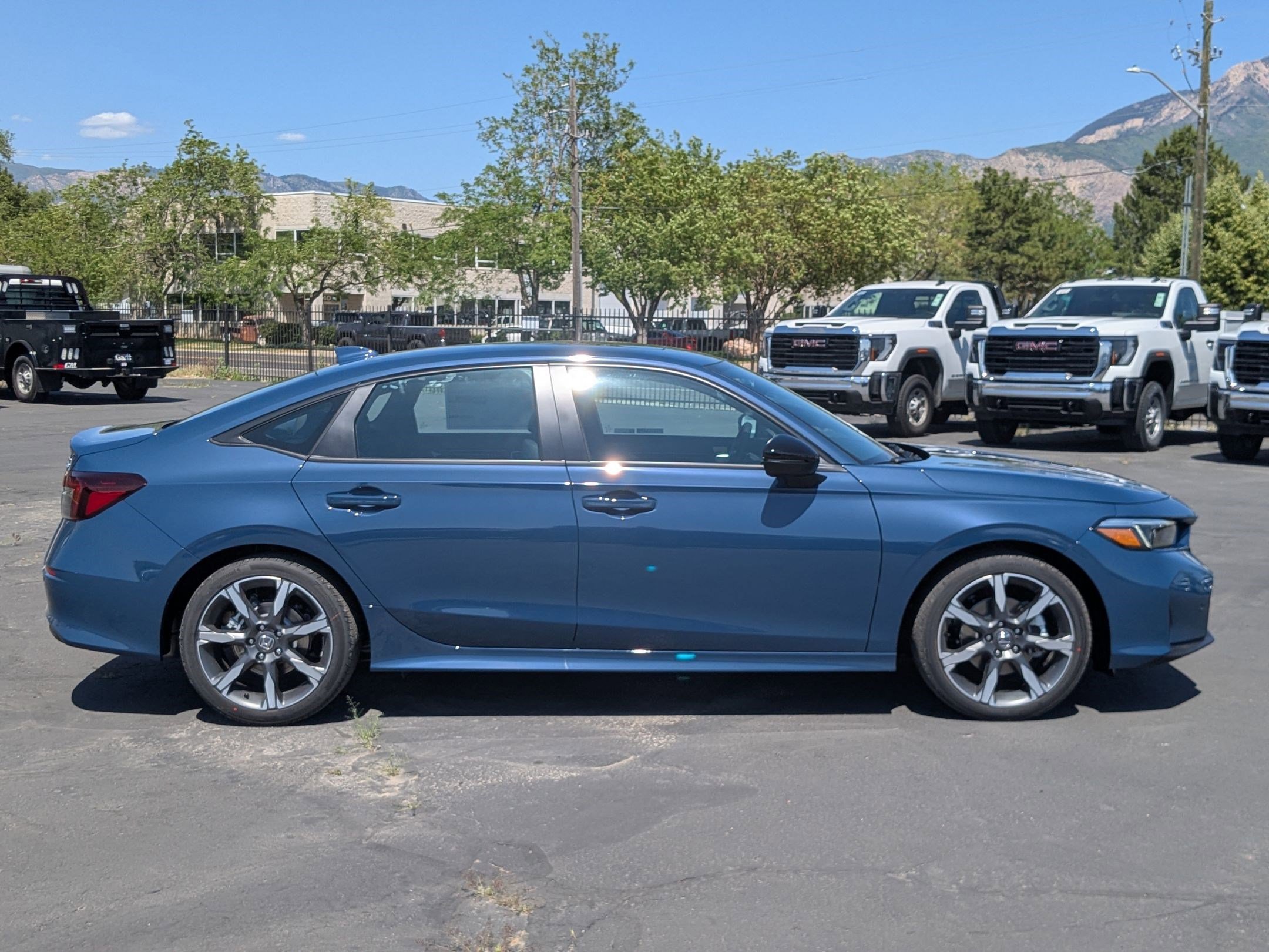 2025 Honda Civic Hybrid Sport Touring photo 2