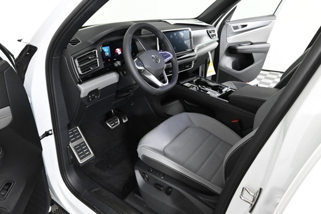 2025 Volkswagen Atlas Cross Sport SEL R-Line photo 15